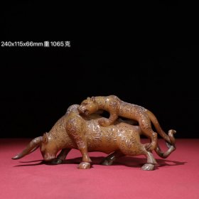 旧藏，汉代生坑满沁虎噬牛小摆件，