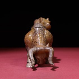 旧藏，汉代生坑满沁虎噬牛小摆件，