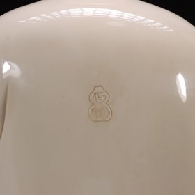旧藏.德化何朝宗款德化白瓷孩儿红达摩造像