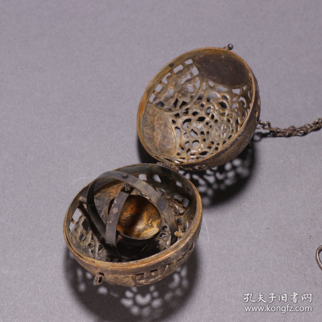 清 银镂空花鸟纹香囊