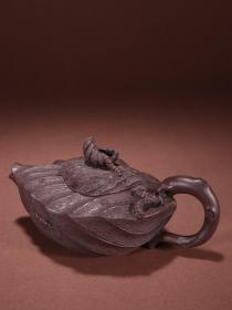 旧藏 行有恒堂 紫砂老料树叶形茶壶。