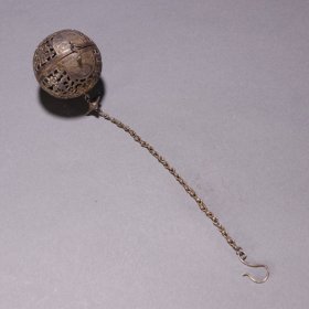 清 银镂空花鸟纹香囊