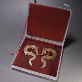 汉 和田玉龙形玉佩一对