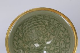 宋代 耀州窑包银鎏金边刻花茶碗,
