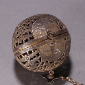 清 银镂空花鸟纹香囊