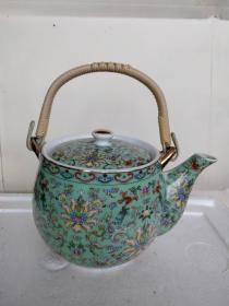 茶壶（直径10.5cm,高10cm,底径7.5cm）
