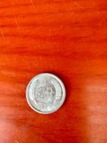 硬币:1982年1分（直径1.8cm，厚0.1cm）