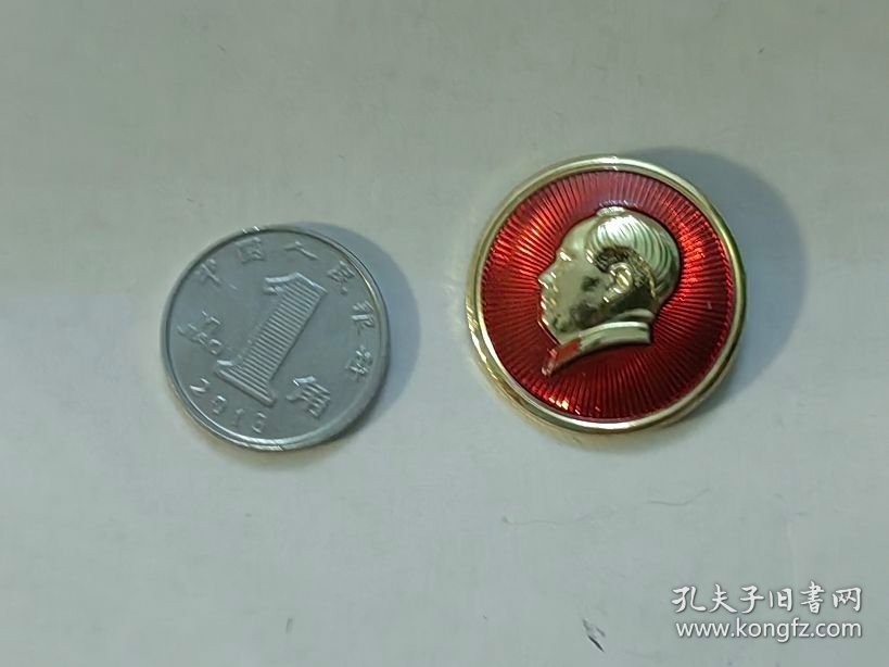 古玩文玩收藏类： 毛主席像章   2.3*2.3cm    #0161