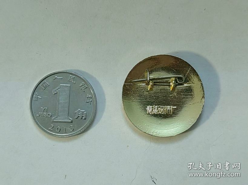 古玩文玩收藏类： 毛主席像章   2.3*2.3cm    #0161