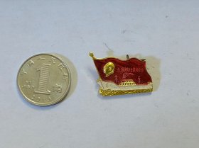 古玩文玩收藏类： 毛主席像章   1.5*1.9cm    #0122