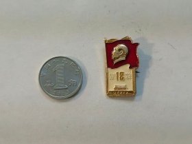 古玩文玩收藏类： 毛主席像章   1.5*2.6cm    #0032