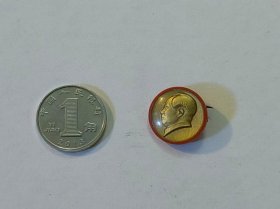 古玩文玩收藏类： 毛主席像章(塑料材质)    1.6*1.6cm    #0092