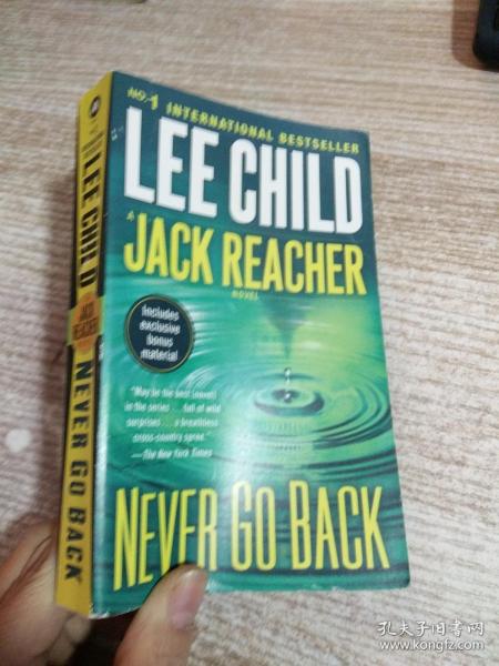 Never Go Back (with bonus novella High Heat)  A Jack Reacher Novel