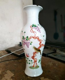 清代粉彩细路花鸟葡萄观音瓶，尺寸高26厘米-48