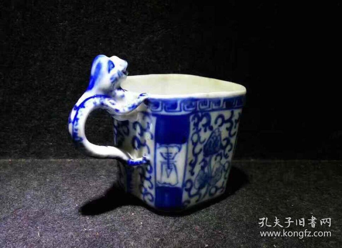 清末民国青花杯，造型精致，画工精美，款:乾隆年制，惜冲-08