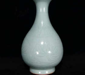 龙泉缠枝花卉纹玉壶春瓶，24×14-88