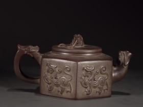 藏家让藏，老紫砂 六方瑞兽纹茶壶。