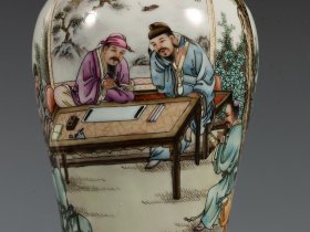 旧藏清雍正粉彩琴棋书画梅瓶一套。