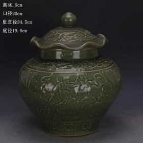 清代龙泉窑青瓷浮雕萧何人物罐子