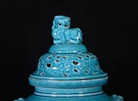 大明弘治年制孔雀蓝釉雕刻龙纹熏炉，