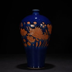 元祭蓝釉雕刻鱼藻纹梅瓶