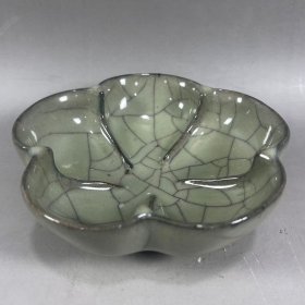 宋代汝窑开片花型笔洗