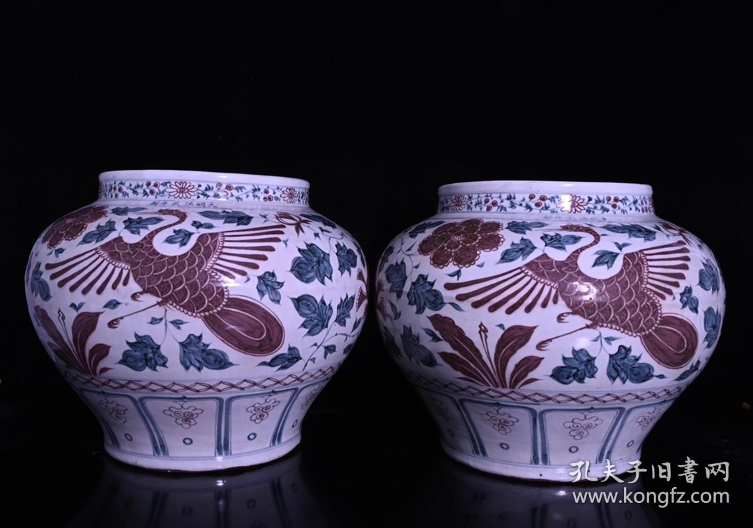 大明洪武青花釉里红孔雀牡丹纹罐一对