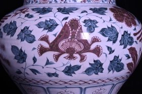 大明洪武青花釉里红孔雀牡丹纹罐一对