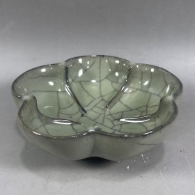 宋代汝窑开片花型笔洗