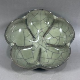 宋代汝窑开片花型笔洗