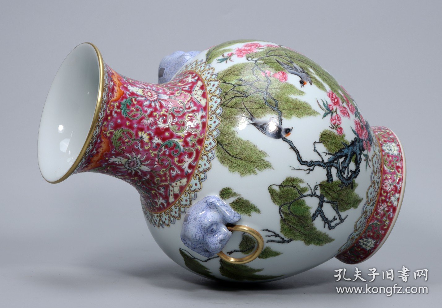 回流.大清乾隆年製款胭脂红耙花柳燕兽耳尊瓶