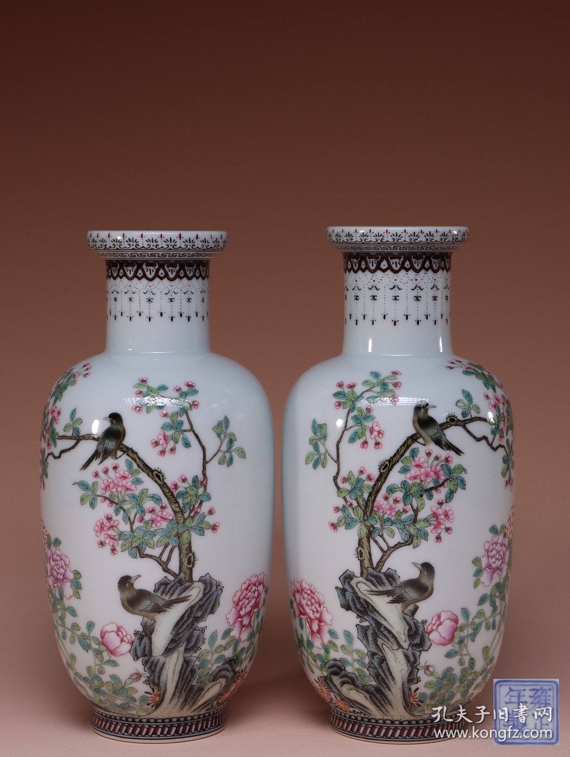 回流.雍正年制款粉彩喜鹊登梅纹赏瓶一对