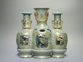 清乾隆 御制洋彩粉青地描金内狩猎图三元转旋瓶