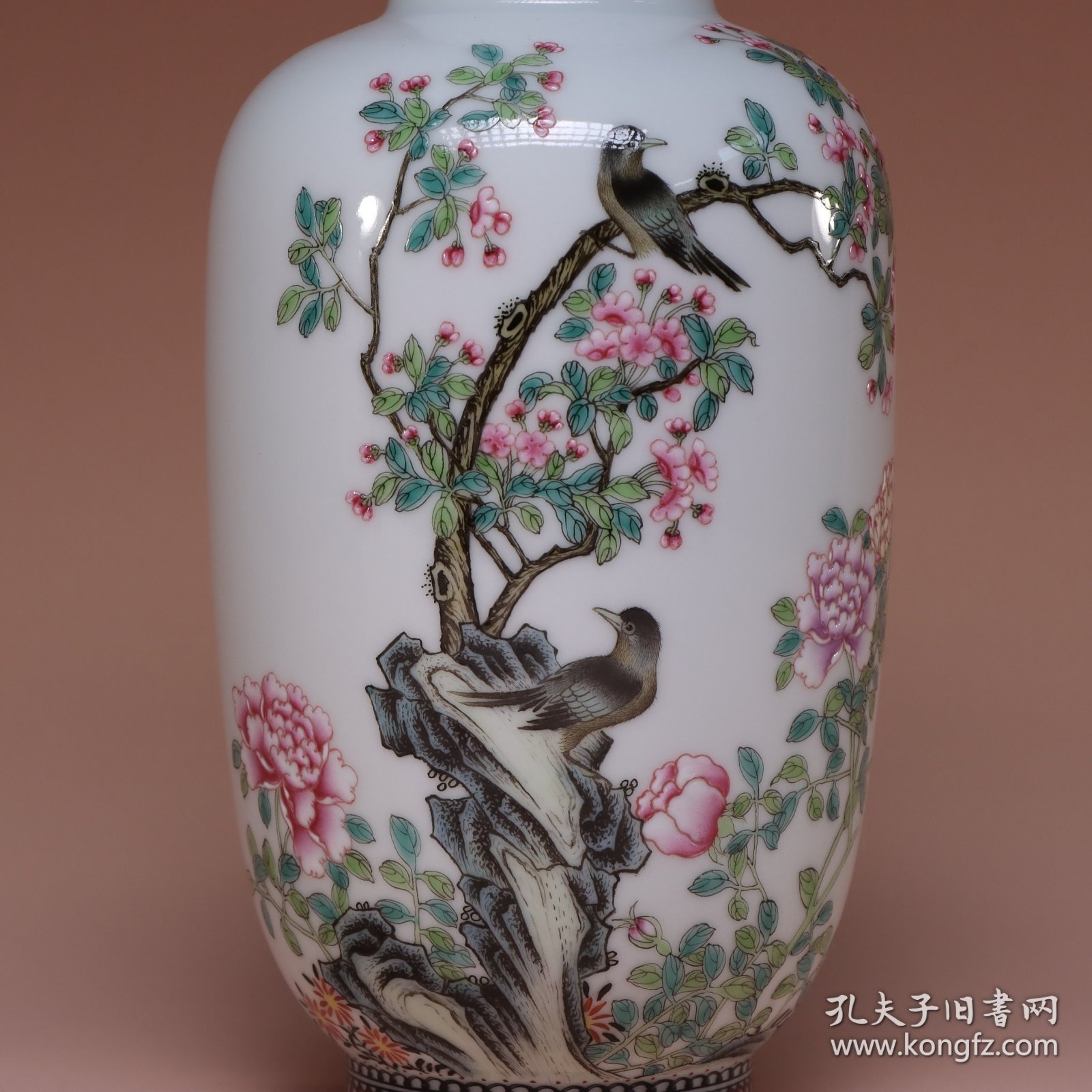 回流.雍正年制款粉彩喜鹊登梅纹赏瓶一对