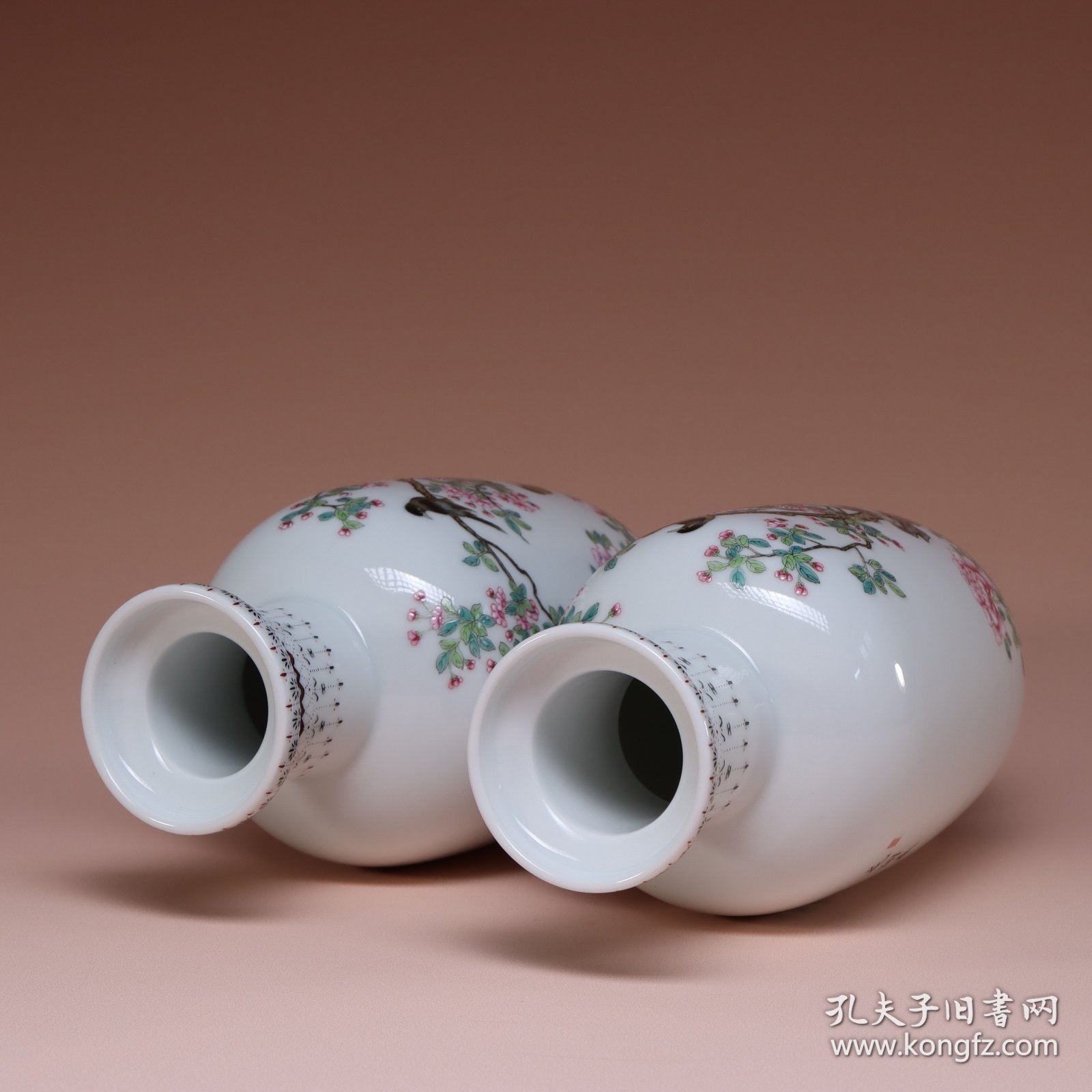 回流.雍正年制款粉彩喜鹊登梅纹赏瓶一对