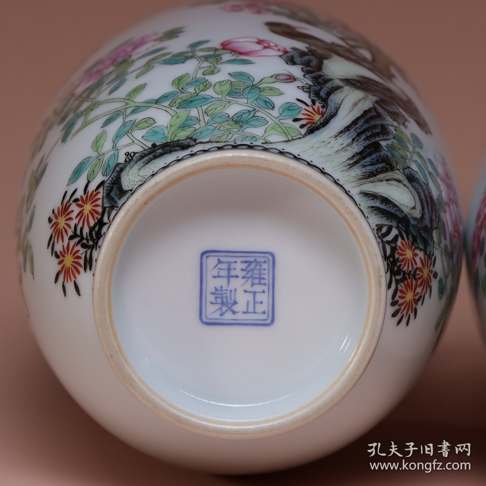 回流.雍正年制款粉彩喜鹊登梅纹赏瓶一对