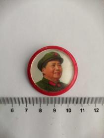 毛主席像章，塑料章，毛主席万岁，武汉空军，尺寸3.8x3.8cm