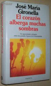 ☆西班牙语原版书 El corazón alberga muchas sombras