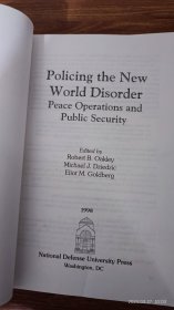 英文原版 Policing the New World Disorder  Peace Operations and Public Security 小16开本 私藏品好