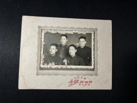 少见1957年公私合营余姚照相馆《四友人合影》