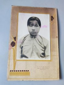民国时期拍摄的梳刘海发型年轻女子照片