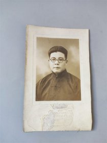 民国时期汉口武昌品芳照相馆拍摄的人物老照片