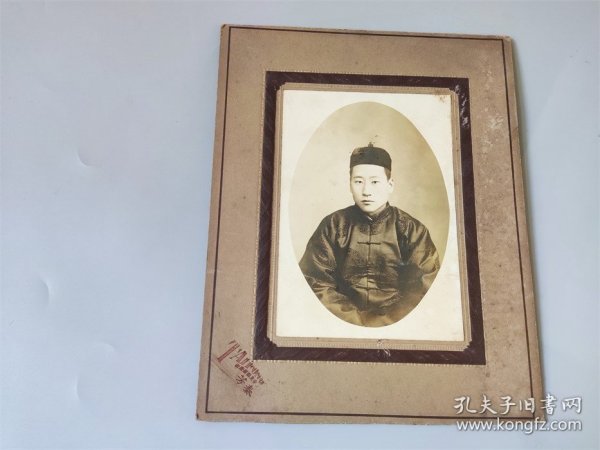 民国时期安东县广济街泰芳照相馆拍摄的人物老照片