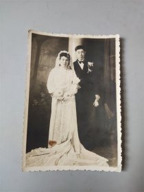 民国时期拍摄的婚纱照