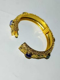 48_老刺绣盒装景泰蓝银鎏金镶星光宝石手镯 ，宝石晶莹剔透光彩夺目，硬度达十！