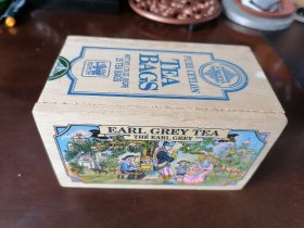 【抽拉式木盒 茶叶盒】外国人物画，印刷；木质，茶叶盒 、（斯里兰卡 品牌茶叶） 空盒。