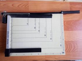 【切纸刀 切纸器 切纸机】PAPER CUTTER No.8013 B4 DELI 得力牌（基本没用 有原包装）SIZE=15" x 2"