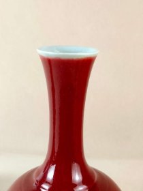 13_大清康熙红釉瓶一对，保存完整，成色如图