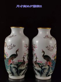 18_大清乾隆年制粉彩孔雀花鸟描金瓶。全品，保存完整，成色如图