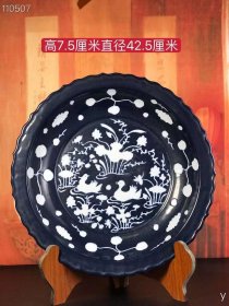 147_霁蓝鎏白鸳鸯戏水盘，纯手工胎，器形优美，造型周正挺拔，品相完整。